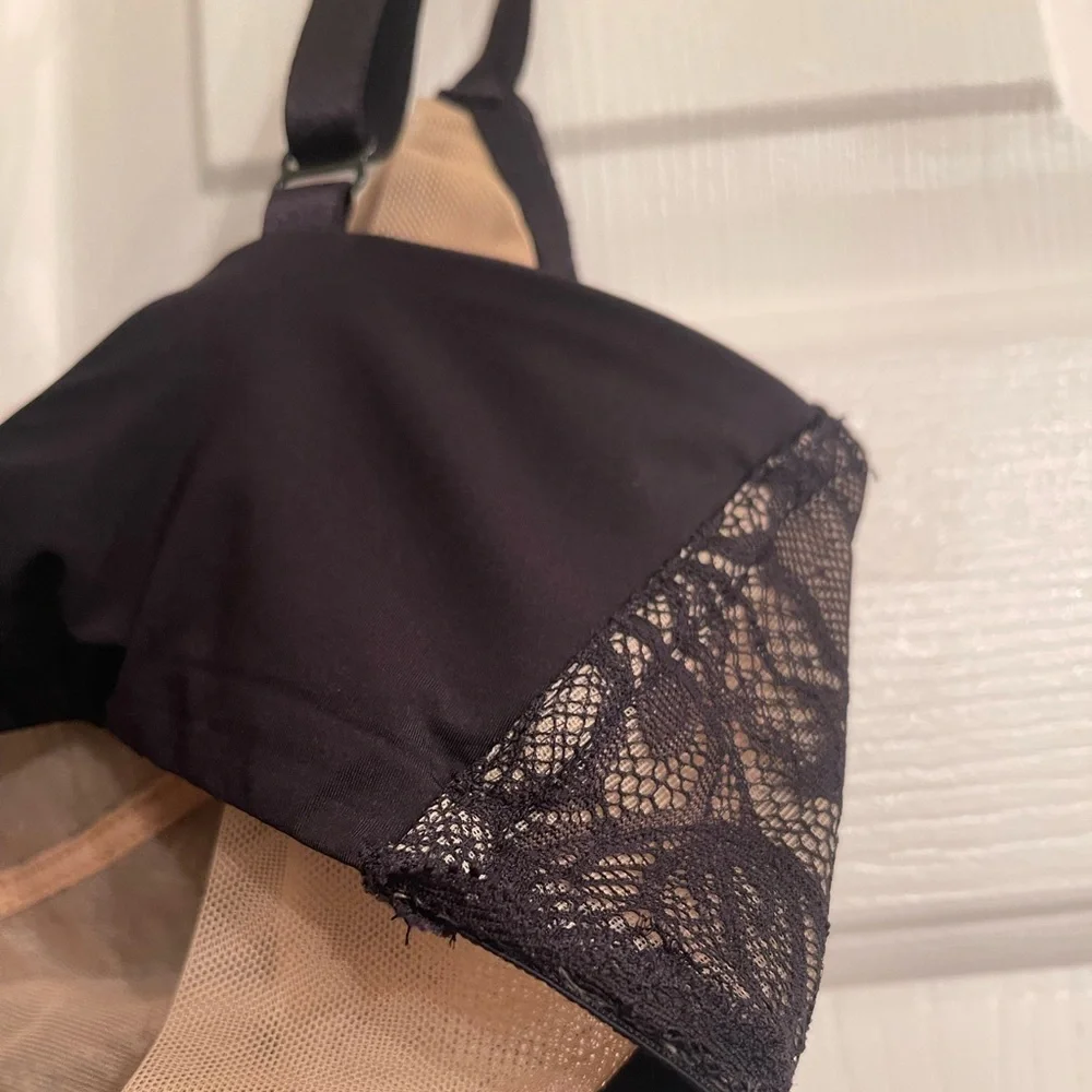 Calvin Klein Women's Seductive Comfort Unlined Lace Bra - Picture 9 of 15